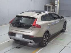 VOLVO V40 1