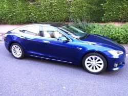 TESLA MODEL S 6