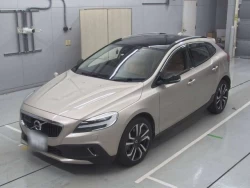 VOLVO V40 0