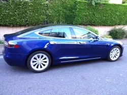 TESLA MODEL S 5