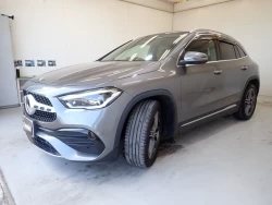 MERCEDES BENZ GLA CLASS 2